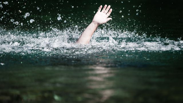 "Boias de plástico podem furar. As recomendadas são as com selo da Marinha"