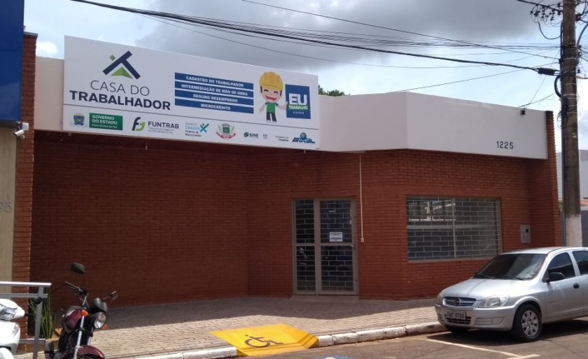 São quatro vagas para operador de caixa com ensino médio completo; e cinco para repositor em supermercado - Arquivo/JPNEWS