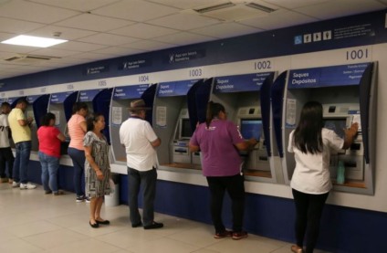 Contas de consumo como água, energia e telefone, que vencerem no dia 21 de abril, poderão ser pagas no dia 22, sem acréscimo de juros. - Arquivo/JPNEWS Contas de consumo como água, energia e telefone, que vencerem no dia 21 de abril, poderão ser pagas no dia 22, sem acréscimo de juros. - Arquivo/JPNEWS