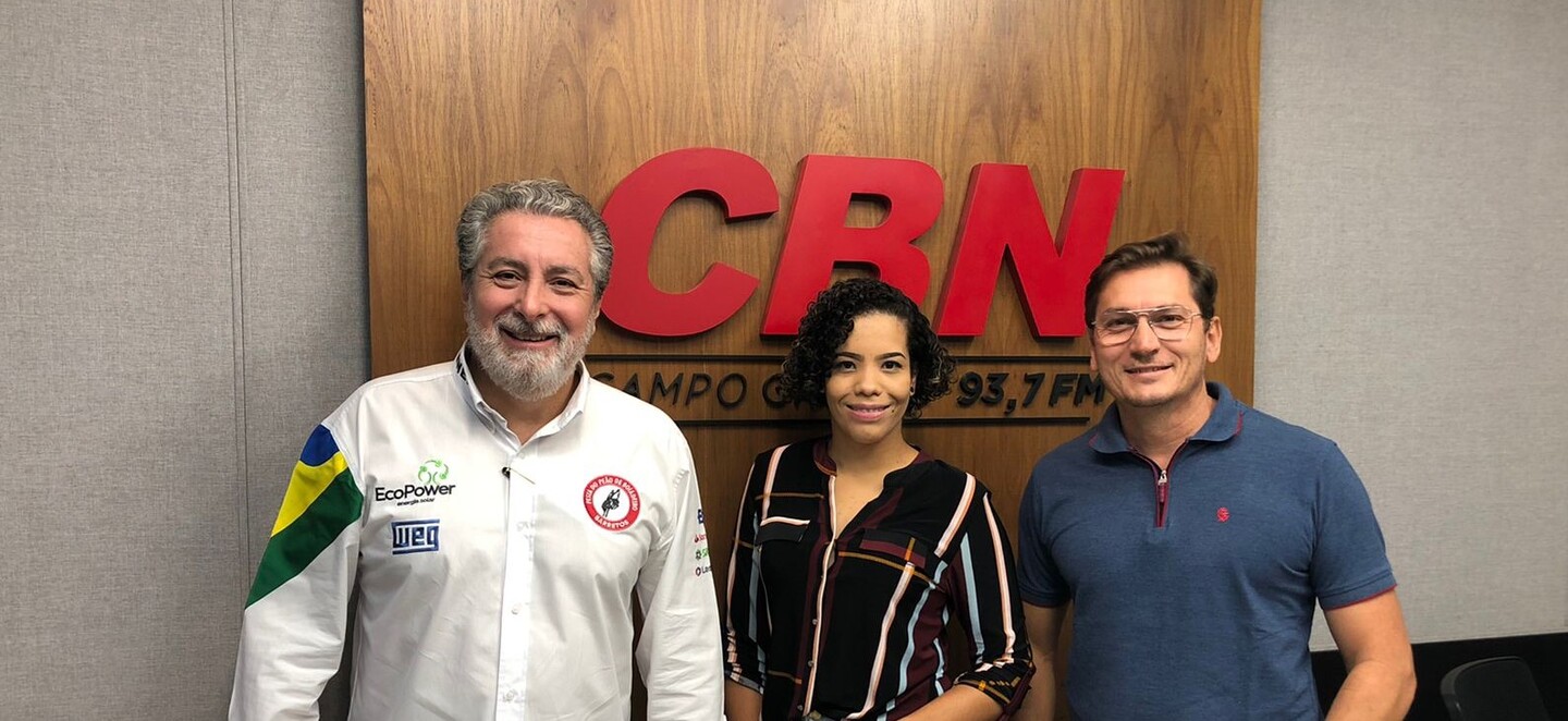 Fabio Gonçalves da Eco Power, Thais Cintra e Eder Campos, nos estúdios da CBN Campo Grande - Foto: Geliel Oliveira