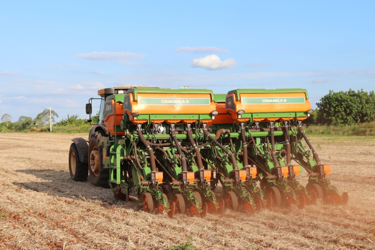 Produtores já se preparam com as máquinas em campo - Foto: Divulgação