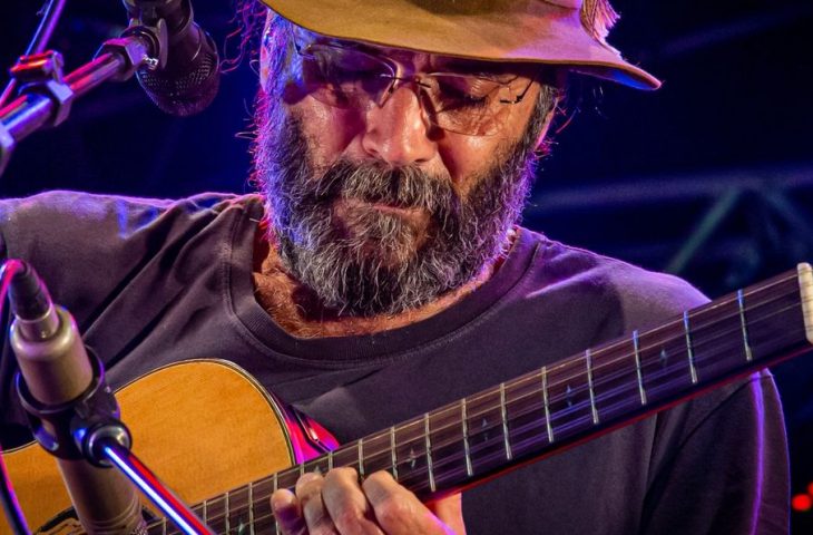 O cantor e compositor Almir Sater se apresenta domingo, encerrando a programação da Expogrande. - Foto: Governo de MS O cantor e compositor Almir Sater se apresenta domingo, encerrando a programação da Expogrande. - Foto: Governo de MS