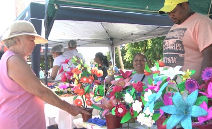 Velas e flores foram os produtos avaliados na pesquisa - Arquivo/JPNews