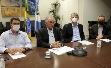 Governador e secretários participaram ontem da videoconferencia da Suzano. - Chico Ribeiro