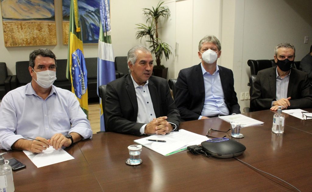Governador e secretários participaram ontem da videoconferencia da Suzano. - Chico Ribeiro