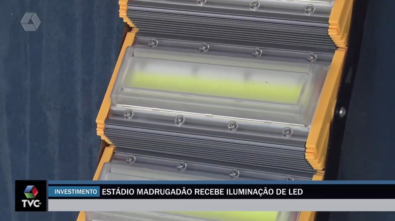 Após 10 anos, estádio Madrugadão recebe iluminação de led