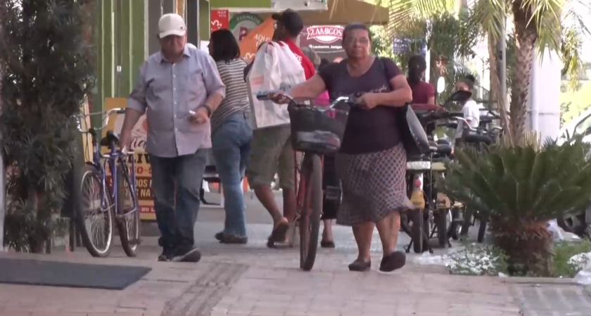 Incremento da variável do PIB gera um leve aumento no poder de compra para que recebe o pagamento indexado ao salário mínimo. - Foto: Reprodução/TVC