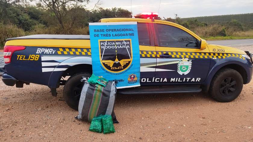 Ela transportava 24 kg de coca e foi flagrada pela Polícia Militar Rodoviária, em Três Lagoas. - Divulgação/PMR