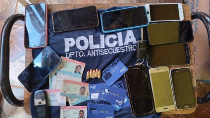 Entre os materiais apreendidos estão aparelhos celulares e cartões SIM - Foto: Divulgação