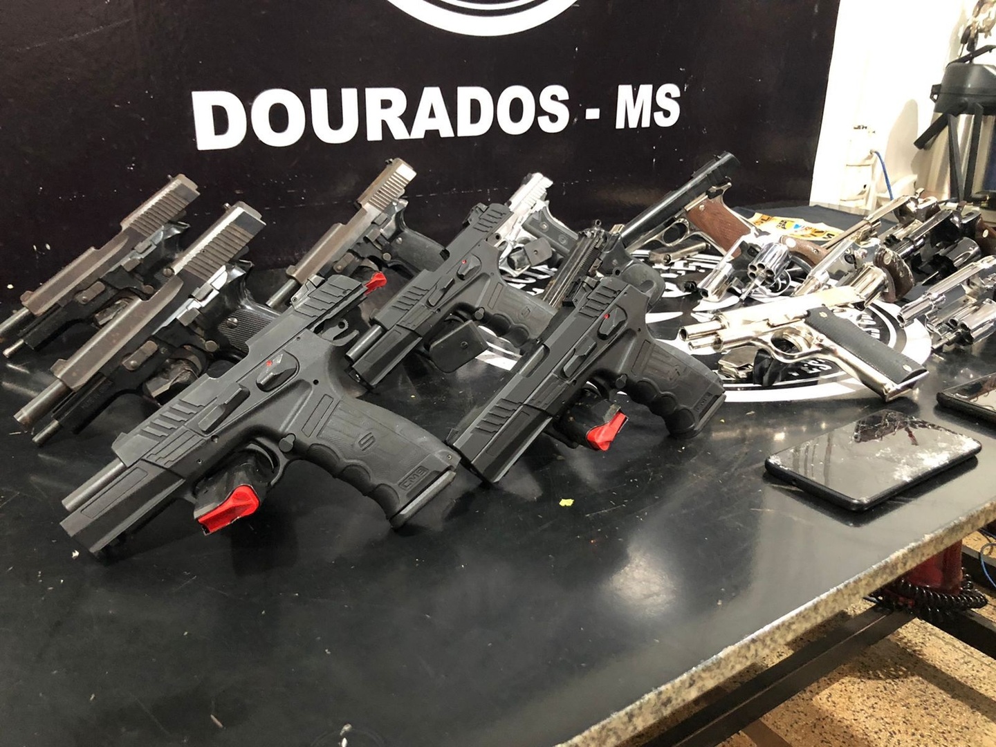 Ao todo, 15 armas de fogo foram apreendidas - Foto: Divulgação/PCMS