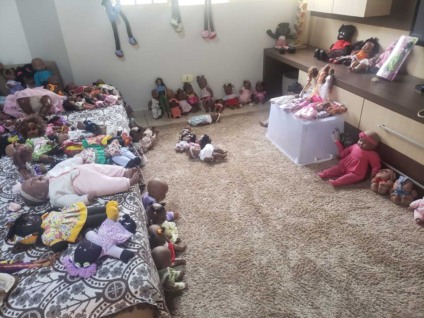 Busca por representatividade foi além e acervo de Eugênia Portela atualmente conta com 150 bonecas - Foto: arquivo pessoal