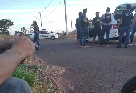 Movimentação de policiais e indígenas logo após o crime - Foto: Reprodução redes sociais