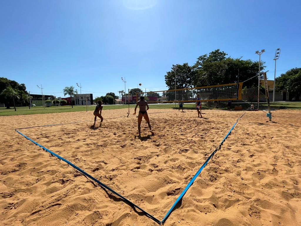 Karolayne treina com a Técnica Cida Lisboa, mãe da atleta olímpica Duda Lisboa. - Reprodução/Assessoria