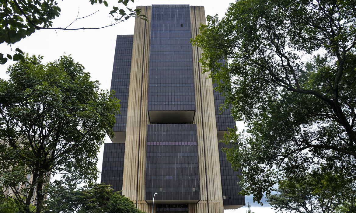 Banco Central elevou ontem a taxa de juros na economia -