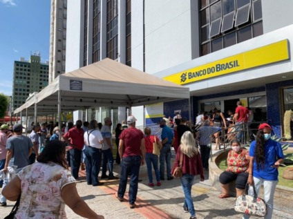 Aglomeração de pessoas nos bancos foi denunciada por clientes - Divulgação Procon MS