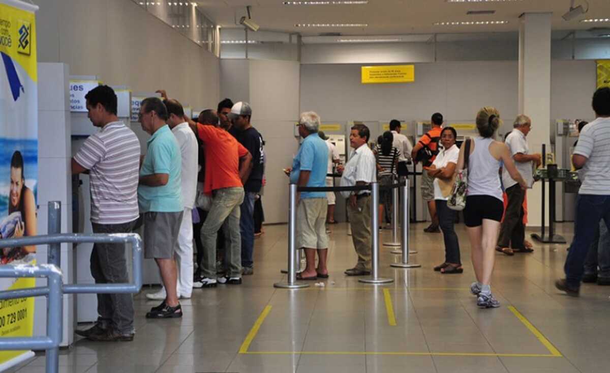 Agências bancárias só voltam a funcionar na terça-feira (2). - Foto: Arquivo/JPNews