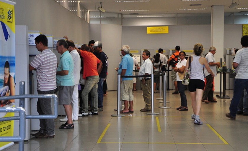 Agências bancárias vão funcionar das 8h às 10h e das 14h30 às 15h30. - Arquivo/divulgação