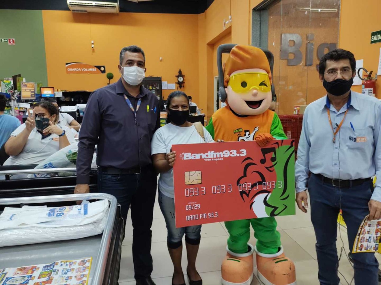 ‘Sua Conta, é da Nossa Conta’ é uma parceria da Band FM e supermercado Big Mart - Reprodução/TVC ‘Sua Conta, é da Nossa Conta’ é uma parceria da Band FM e supermercado Big Mart - Reprodução/TVC
