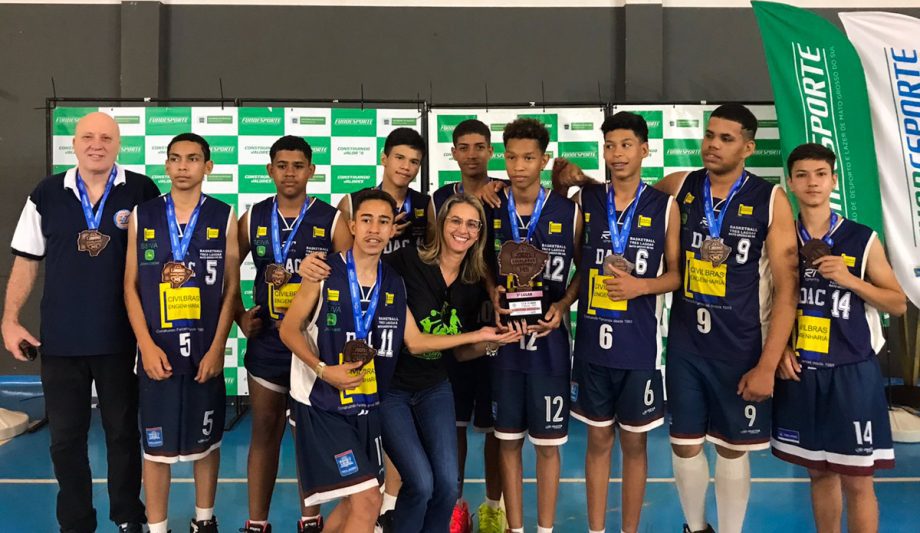 Equipe ficou com a medalha de bronze dos Jogos Escolares de MS no basquetebol - Divulgação