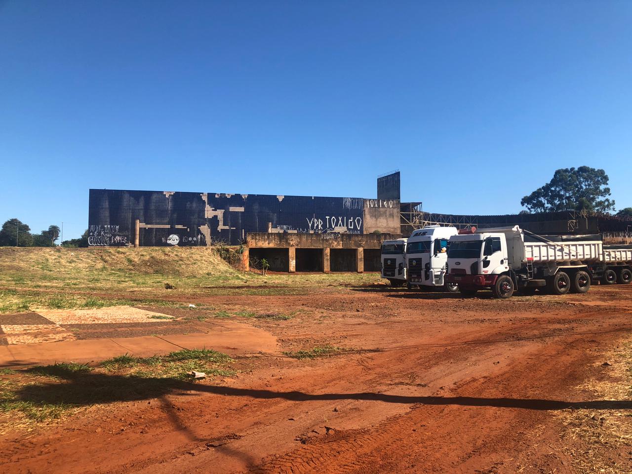 Local foi construído para ser a rodoviária de Campo Grande, em 1991. - Foto: Isabelly Melo