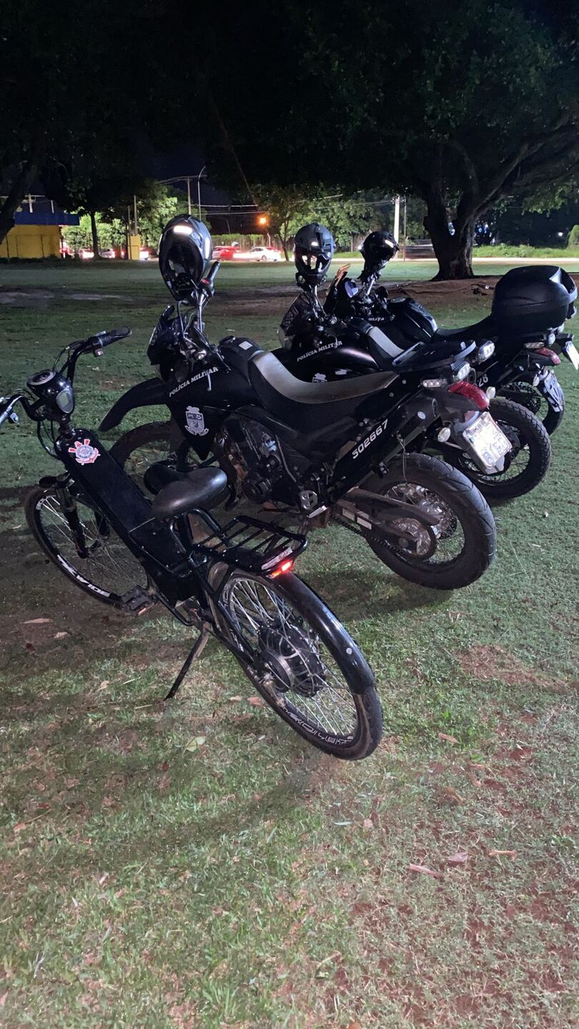 Vítima procurava militares da Rádio Patrulha para informar furto, quando acabou informada de que militares do Getam havia recuperado a bicicleta - Fonte: Divulgação/Polícia Militar