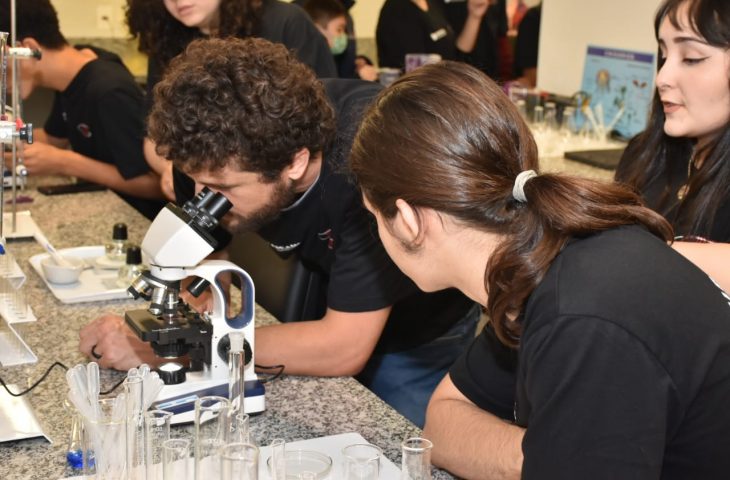 Grupos utilizarão os laboratórios da instituição para pesquisas - Foto: Eduardo Coutinho/ Governo do Estado