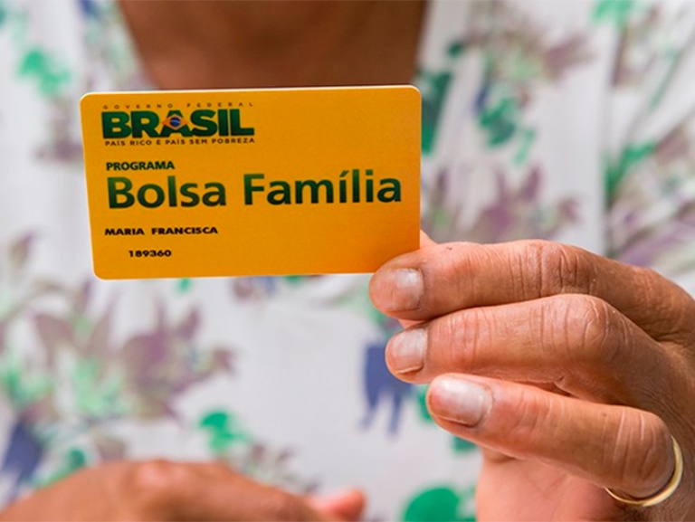 Dinheiro pode ser sacado com o Cartão Bolsa Família ou Cartão Cidadão - Divulgação/Agência Brasil