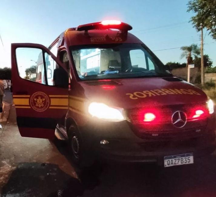 Vítima recebeu atendimento do Corpo de Bombeiros e foi levada para a Santa Casa - CB Paranaíba/Iustrativa