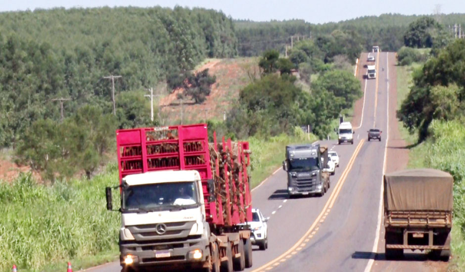 Tráfego intenso de veículos pesados reforça necessidade de duplicação das rodovias - foto: Arquivo/RCN67