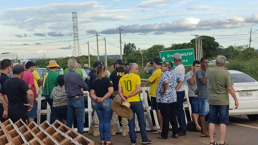 Grupo diz estar insatisfeitos com o resultado das eleições do segundo turno, no domingo (30). - Divulgação/PRF