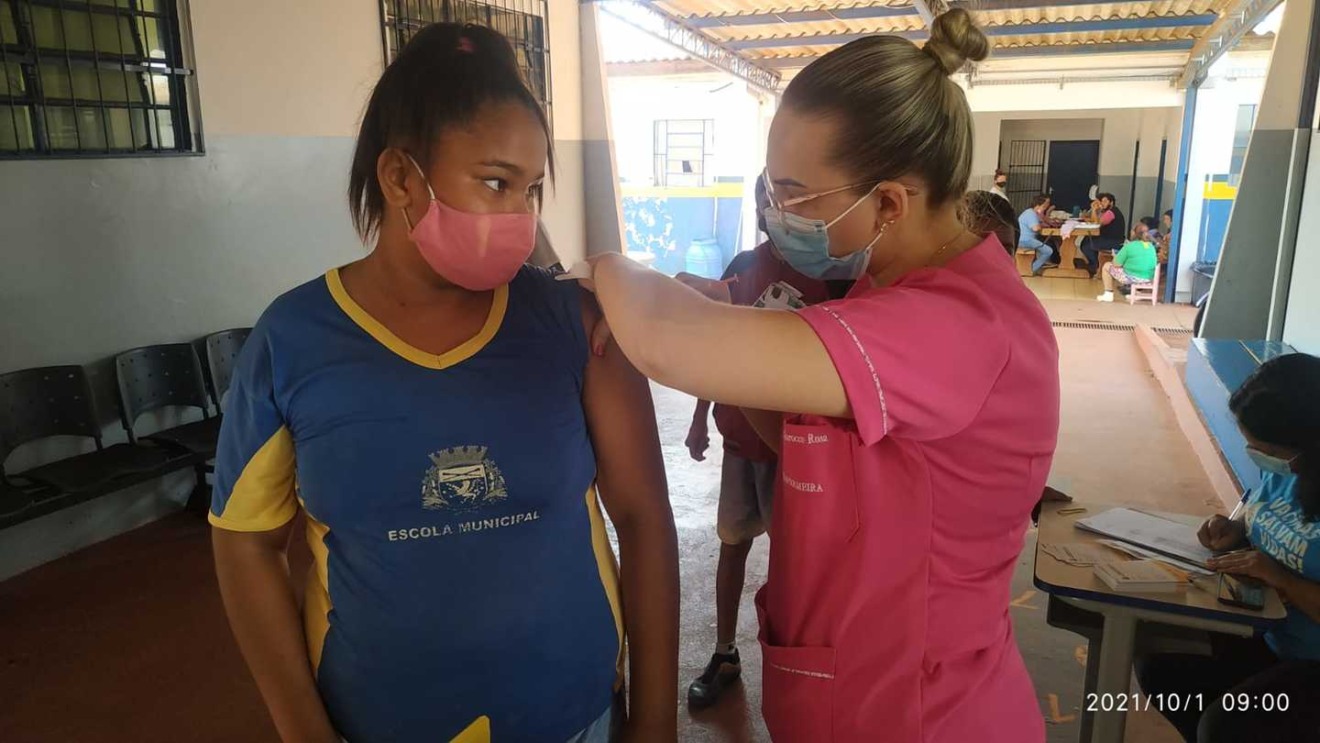 Equipes realizam vacinação de crianças e adolescentes nas escolas - Foto: Assessoria de comunicação da PMSGO