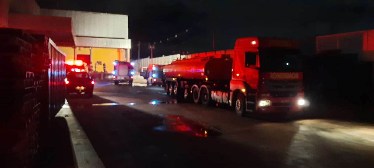 Polícia Civil investiga origem de incêndio em supermercado - Foto: Corpo de Bombeiros