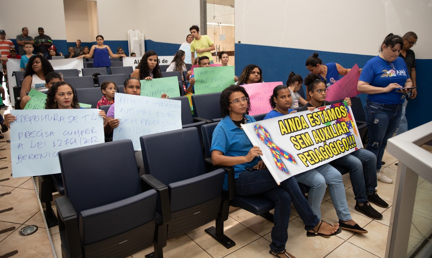 Um grupo de mães de crianças e jovens autistas de Três Lagoas compareceu na sessão da Câmara de Vereadores de Três Lagoas nesta terça-feira - Divulgação