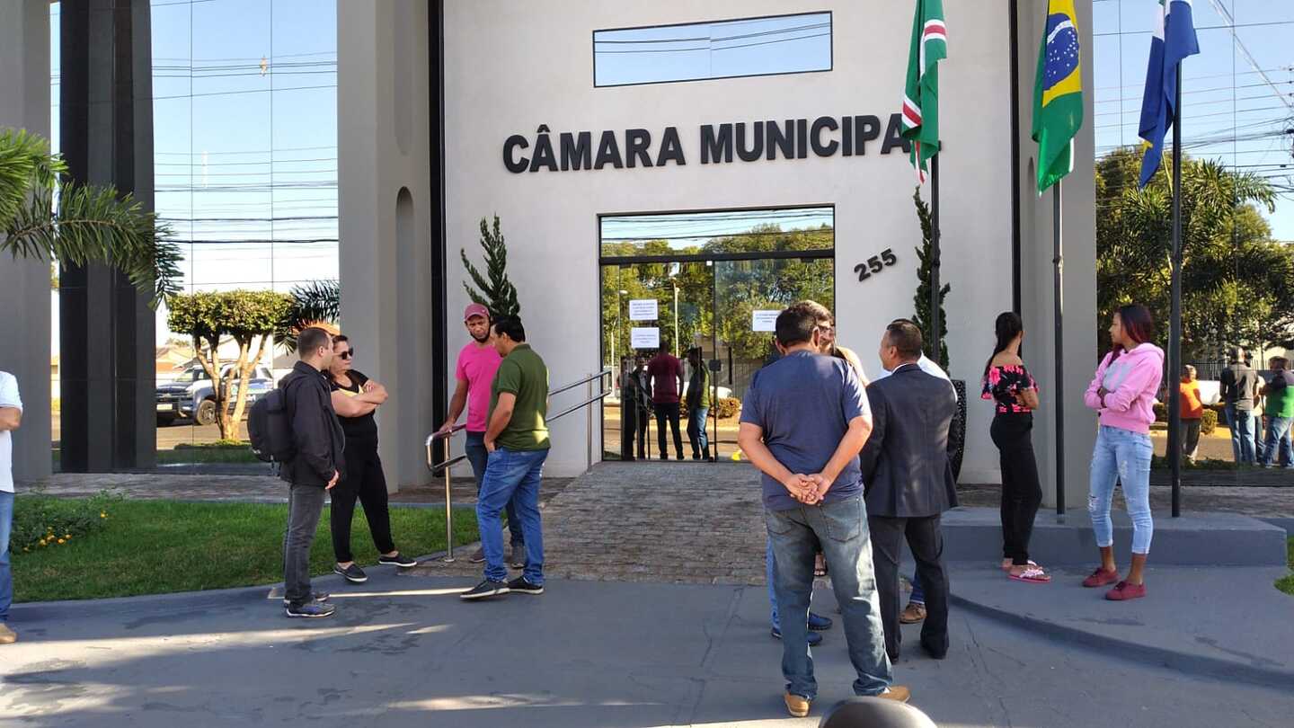 A sessão é pública, porém ocorre com restrições, como número de pessoas na Câmara Municipal - RCN67