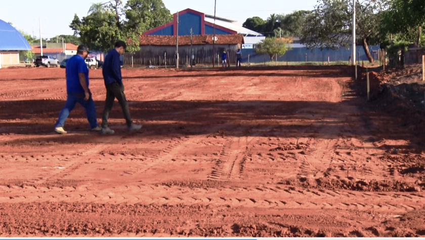 Empresa inicia terraplenagem em área onde será o camelódromo - Reprodução TVC