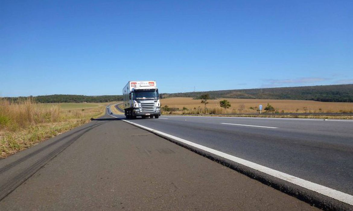 Caminhoneiros não devem fazer paralisação nas estradas - Agência Brasil