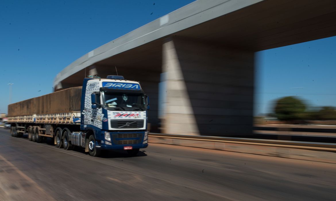 Após esse prazo, os caminhoneiros somente terão direito a receber o benefício a partir do mês da realização da autodeclaração - Agência Brasil/Arquivo