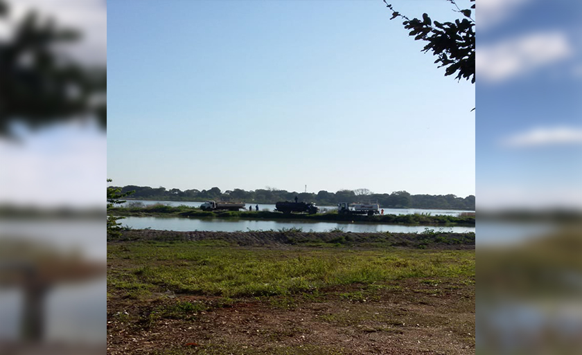 Os moradores do entorno viram os caminhões retirando água da lagoa durante três dias - Divulgação