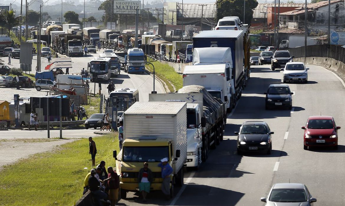 O auxílio tem por objetivo ajudar os transportadores autônomos de carga a enfrentar o estado de emergência - Agência Brasil/Arquivo