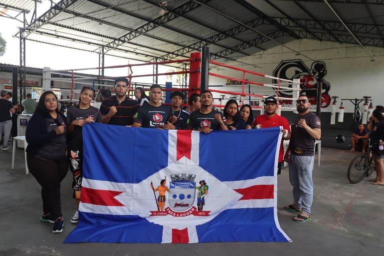 Três Lagoas foi bem representada por seis atletas da Academia Lycans Club de Artes Marciais, sendo que quatro foram campeões em suas modalidades. - Divulgação/Assessoria