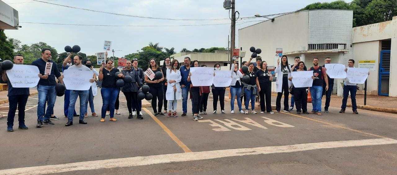 Profissionais em mobilização em frente ao Hospital Universitário - Foto: Divulgação/Sintsep MS