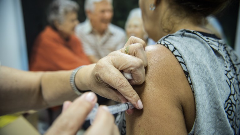 Vacina está disponível em unidades de saúde no período matutino e vespertino - Foto: Divulgação