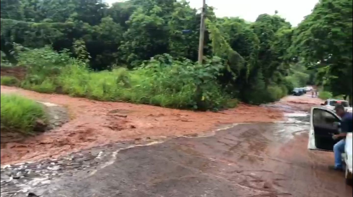 Imagens da Chácara dos Poderes na hora da chuva