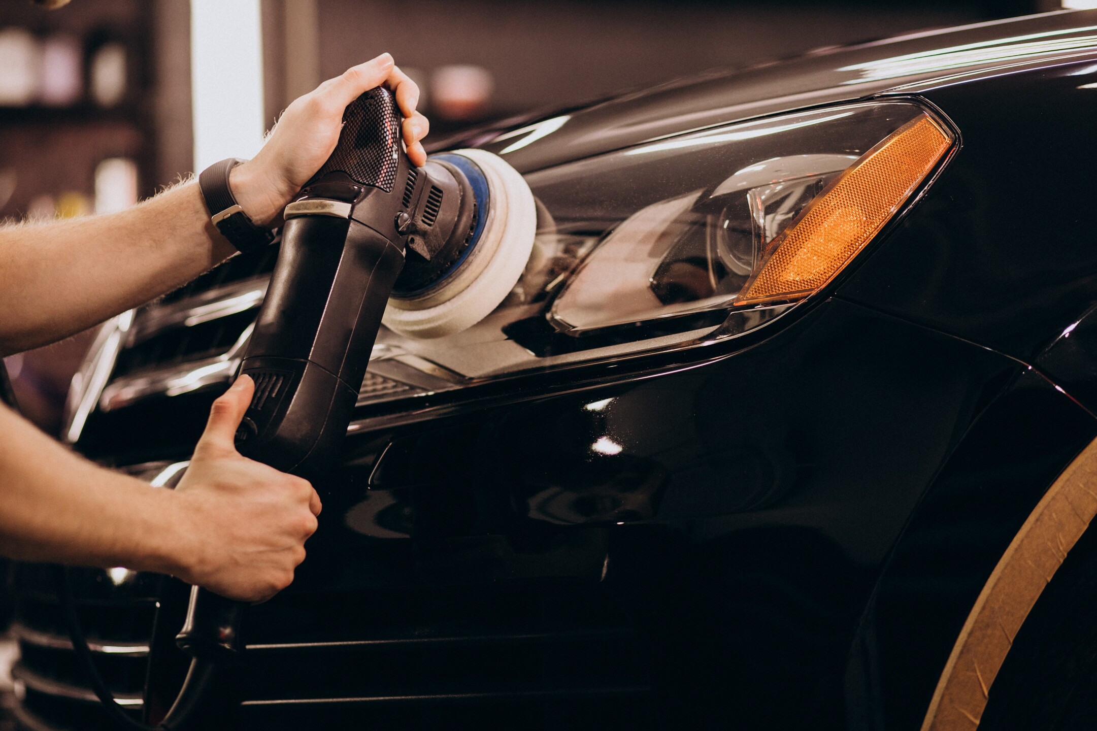 O colunista Paulo Cruz fala sobre importância de se atentar à estética do automóvel - <a href="https://br.freepik.com/fotos-gratis/estacao-de-detalhamento-de-lavagem-de-carro_8380344.htm#query=CARRO LIMPO&position=4&from_view=search">Imagem de senivpetro</a> no Freepik