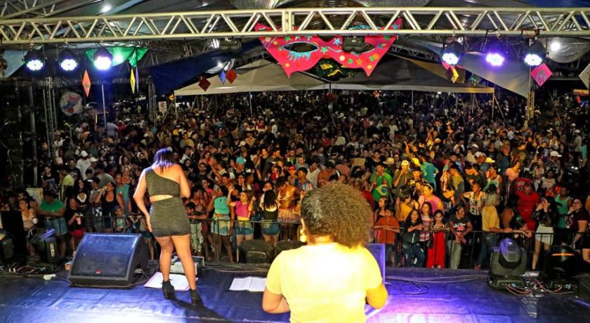 Distrito de Arapuá também terá show ao vivo.