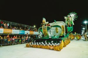 Espaço está preparado para receber um grande desfile entre hoje e amanhã (13)