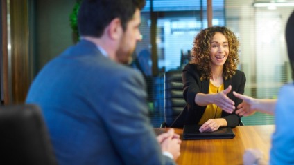Mais de 80% do que é comunicado não é verbal e isso é comprovado cientificamente - Foto: Sturti/Getty Images