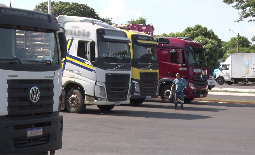 Rodovia tem grande tráfego de carretas bi e tri-trem no local. - Foto: Arquivo/JPNews