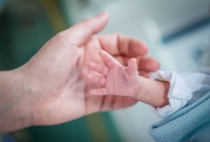 Maria, que está perto de completar 40 dias de vida, segue internada em hospital da capital - Foto ilustrativa