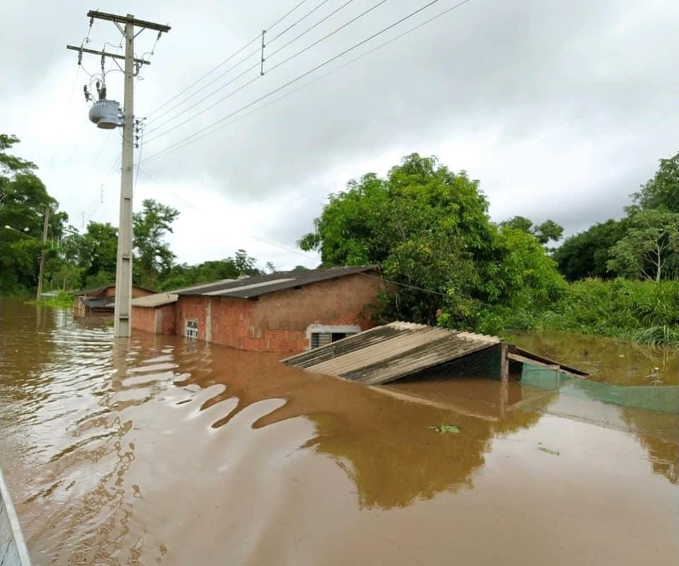 Mais de 100 pessoas estão desabrigadas em Nioaque devido à chuva que cai no município. - Foto: Divulgação